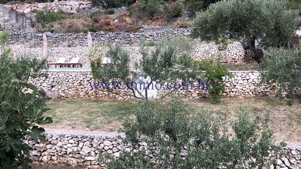 FULLY FURNISHED HOUSE WITH THREE APARTMENTS NEAR TROGIR