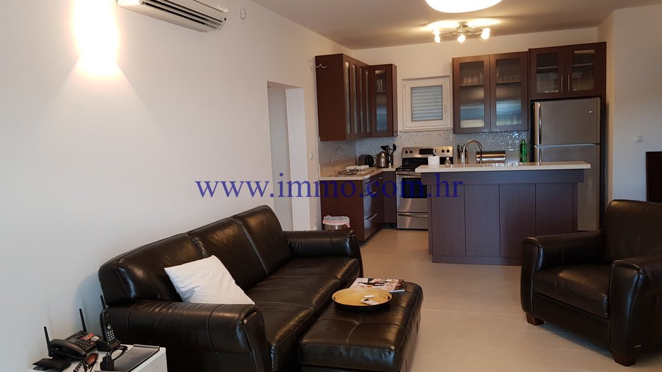 Casa, 200 m2, Vendita, Rogoznica