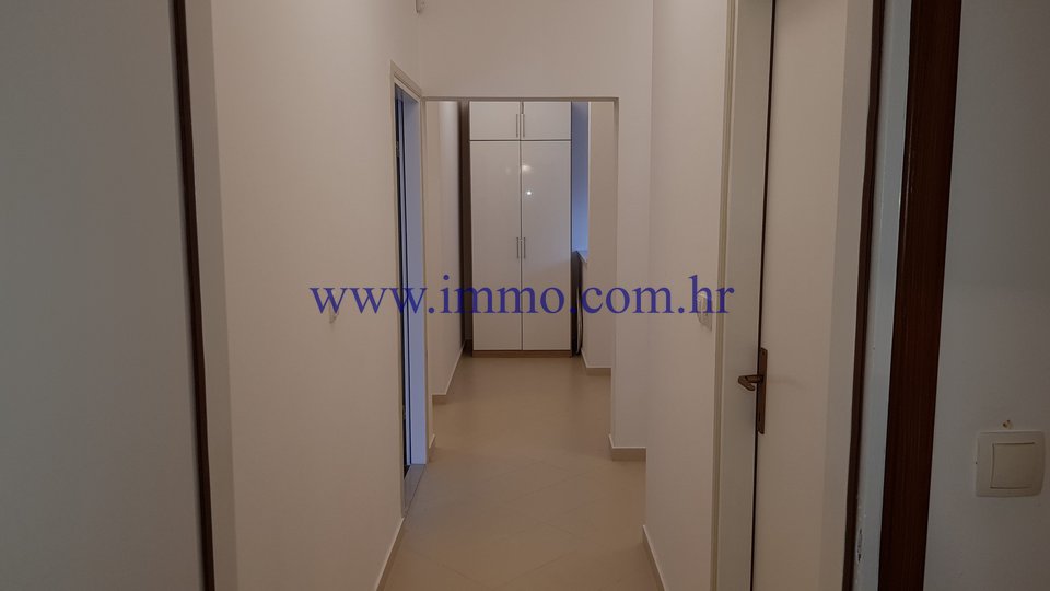 Casa, 200 m2, Vendita, Rogoznica