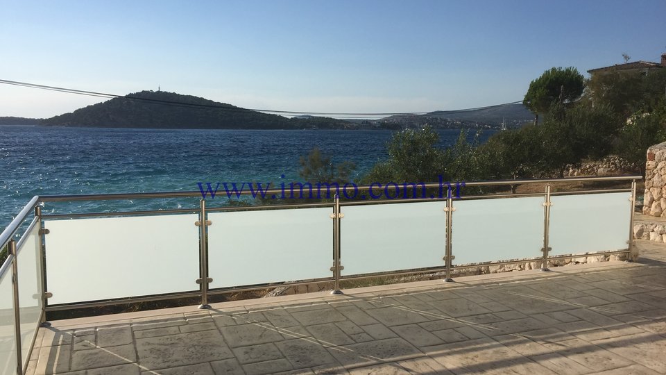 FAMILY HOUSE FOR SALE, DIRECTLY ON THE BEACH, ROGOZNICA