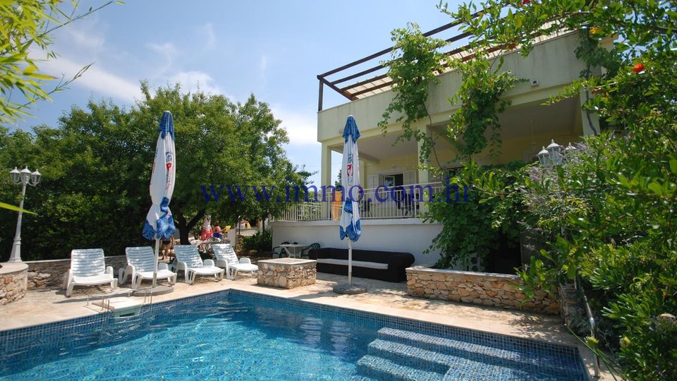 BRAČ, LOVELY HOUSE WITH SWIMMING POOL