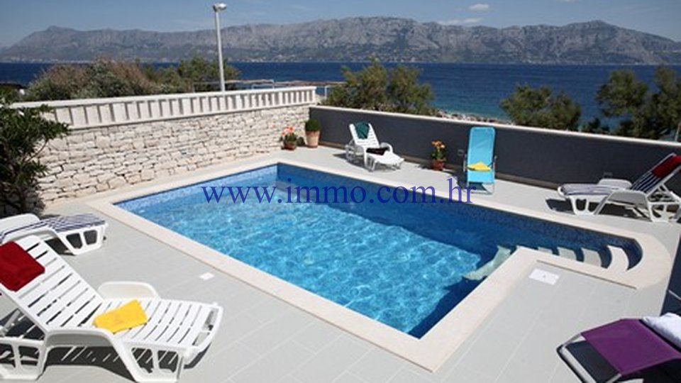 ISLAND OF BRAČ, VILLA WITH SWIMMING POOL, FIRST ROW TO THE SEA