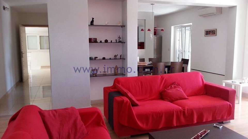 PODSTRANA, EXCLUSIVELY EQUIPPED APARTMENT
