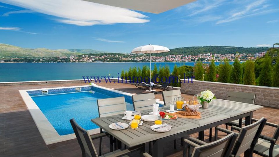 ČIOVO, LUXURY VILLA WITH SWIMMING POOL, SECOND ROW TO THE SEA
