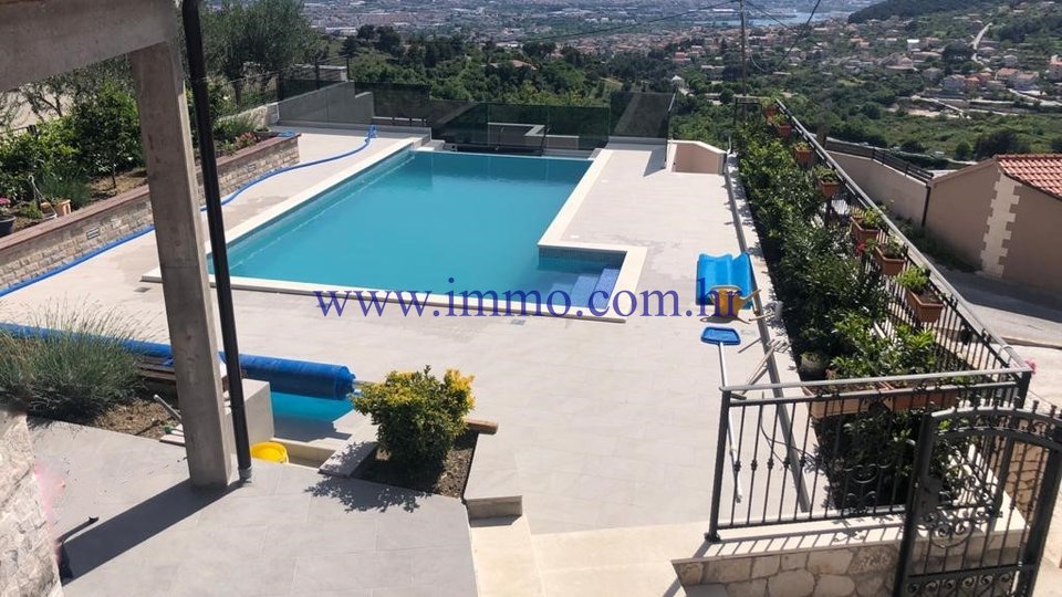 EXCLUSIVE! BEAUTIFUL HOUSE IN AN ATTRACTIVE LOCATION NEAR SPLIT