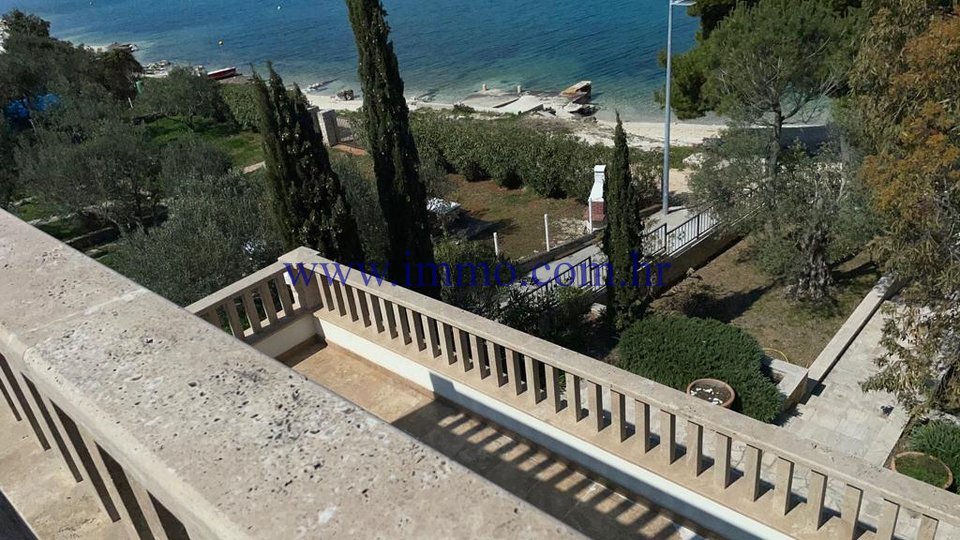 EXCLUSIVE SALE! BEAUTIFUL SEAFRONT HOUSE ON THE ISLAND OF ČIOVO FOR SALE!