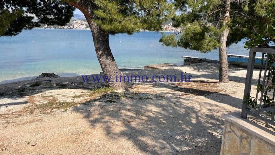 EXCLUSIVE SALE! BEAUTIFUL SEAFRONT HOUSE ON THE ISLAND OF ČIOVO FOR SALE!