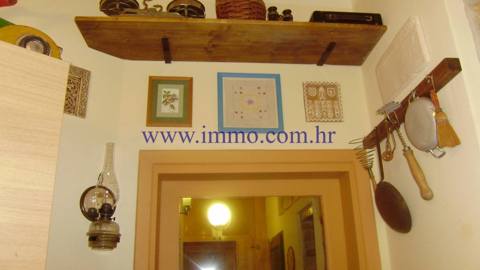 TOP LOCATION! OLD STONE HOUSE WITH PARKING IN THE CENTER OF SPLIT