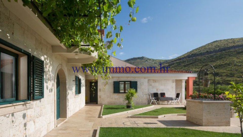 Casa, 690 m2, Vendita, Trogir