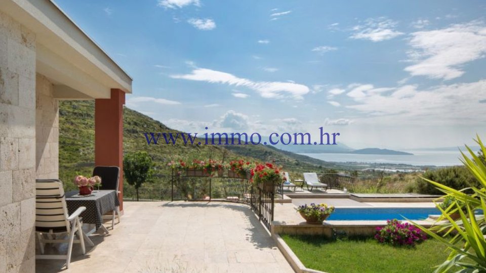 LUXURY PROPERTY WITH PANORAMIC SEA VIEW