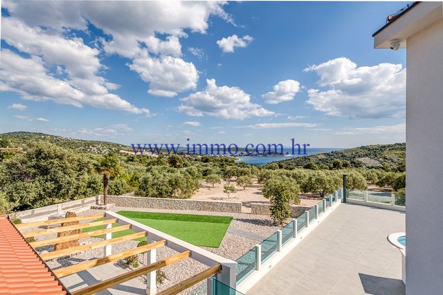BEAUTIFUL HOLIDAY HOME WITH SEA VIEW NEAR ROGOZNICA