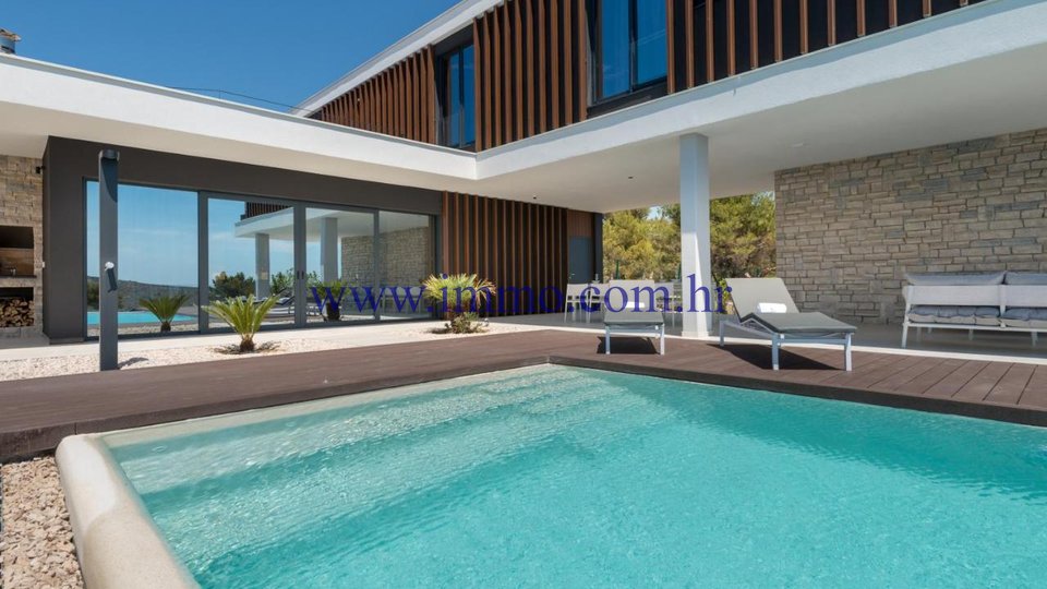 BEAUTIFUL NEW VILLA WITH POOL AND SEA VIEW