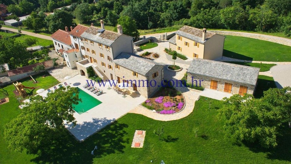 GORGEOUS ESTATE IN THE HEART OF ISTRIA