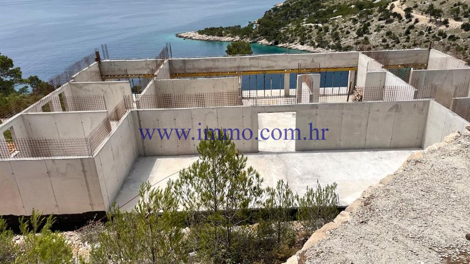 LUXURY VILLA UNDER CONSTRUCTION FIRST ROW TO THE SEA