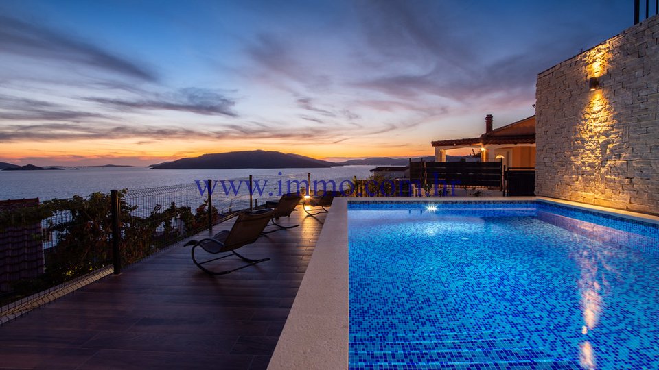 EXCEPTIONAL VILLA WITH POOL AND SEA VIEW