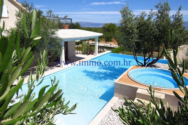 NEW LUXURY VILLA WITH POOL AND PANORAMIC VIEW