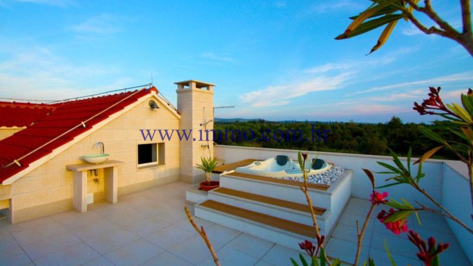 NEW LUXURY VILLA WITH POOL AND PANORAMIC VIEW