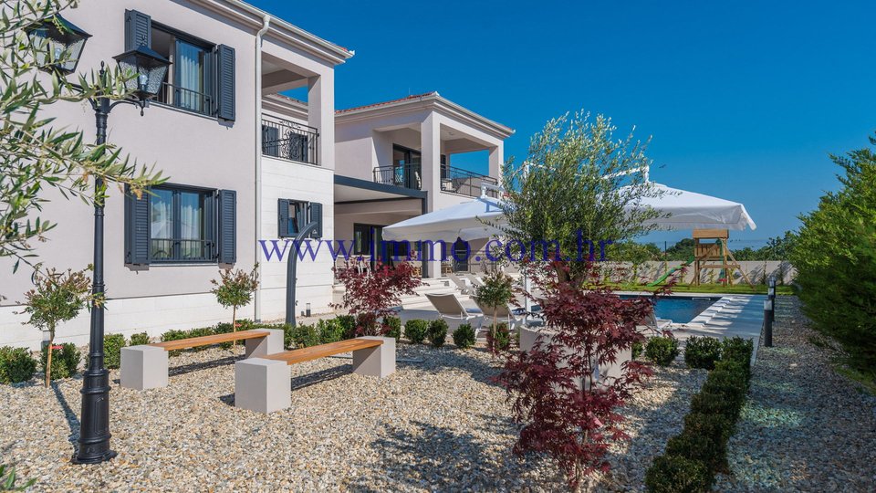 Casa, 425 m2, Vendita, Zadar