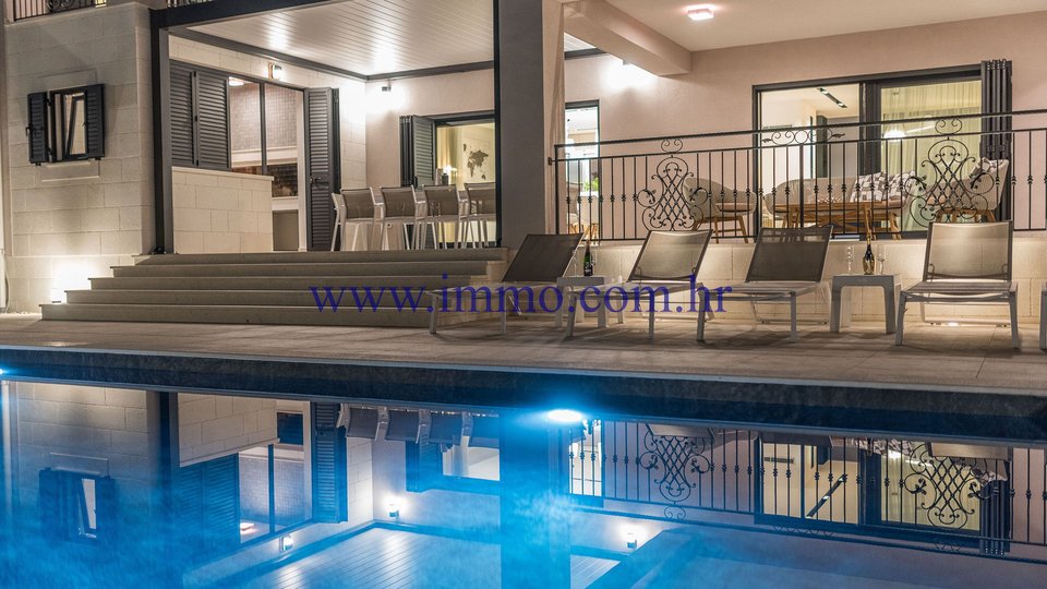 LUXURIOUS VILLA WITH SWIMMING POOL IN THE SURROUNDINGS OF ZADAR