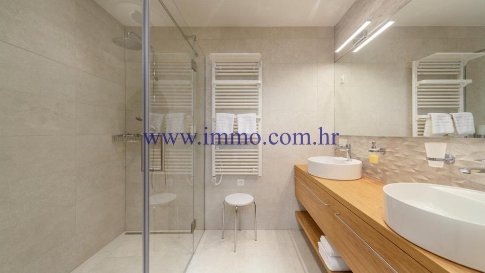 Casa, 683 m2, Vendita, Zadar