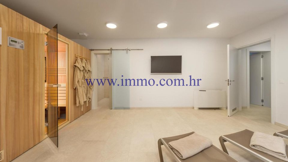 Casa, 683 m2, Vendita, Zadar