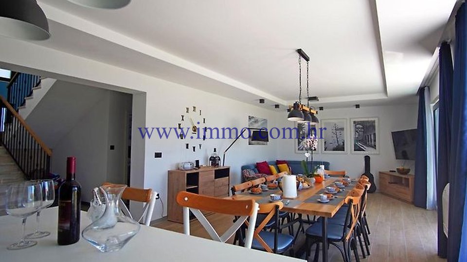 Casa, 200 m2, Vendita, Trogir