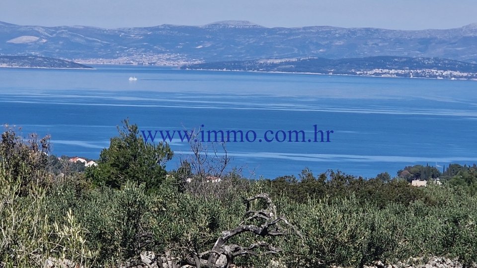 ATTRACTIVE BUILDING LAND WITH SEA VIEW ON THE ISLAND OF BRAC