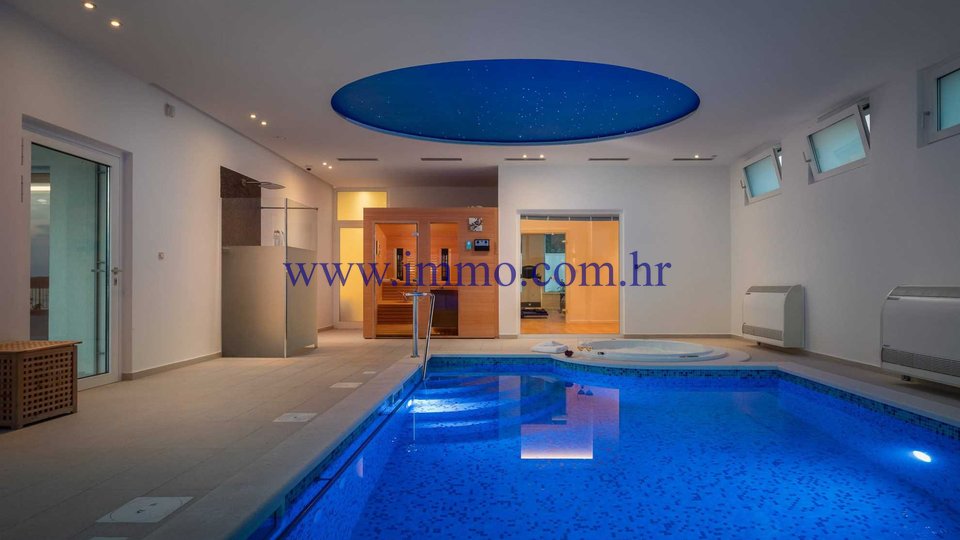 EXCEPTIONAL VILLA WITH POOL AND SPACIOUS GARDEN