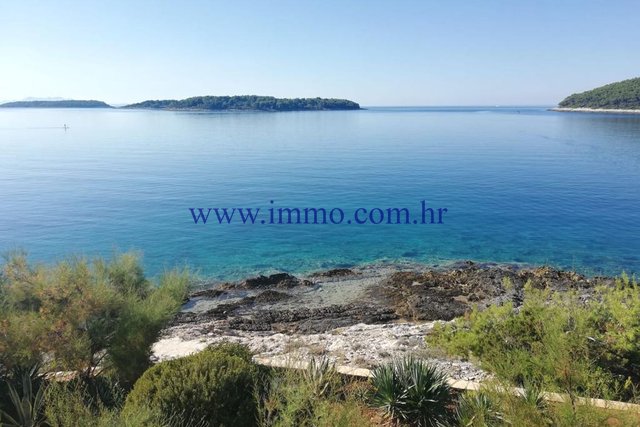 BUILDING LAND WITH SEA VIEW ON THE ISLAND OF BRAC