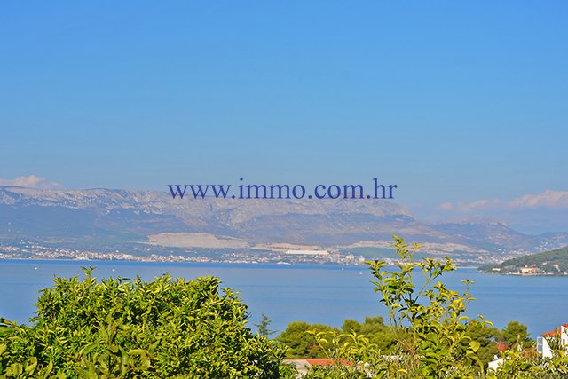 NICE HOUSE WITH SEA VIEW CLOSE TO TROGIR