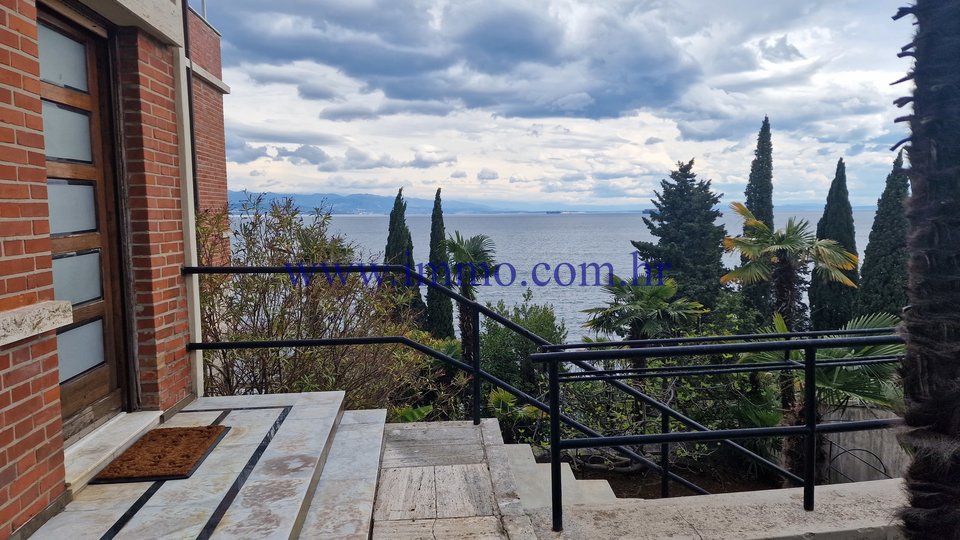 VILLA WITH PANORAMIC VIEW AT FIRST ROW TO SEA