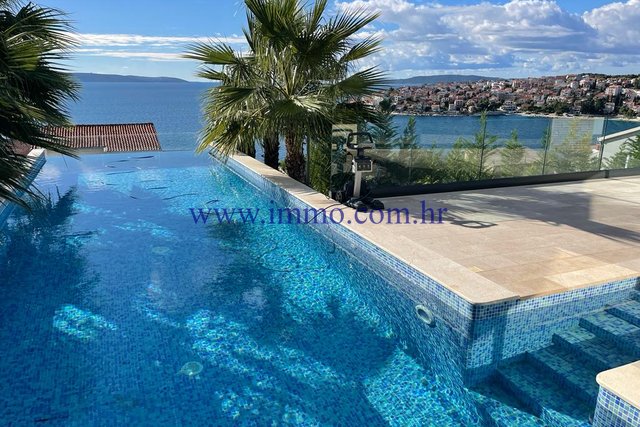 LUXURY VILLA WITH POOL AND SEA VIEW
