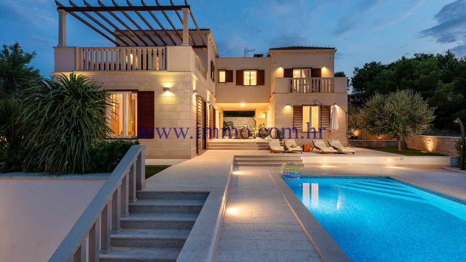 BEAUTIFUL VILLA WITH POOL AND SEA VIEW