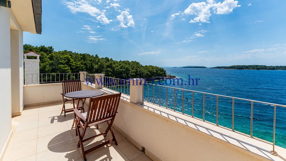 SCHÖNES HAUS IN ERSTER REIHE ZUM MEER