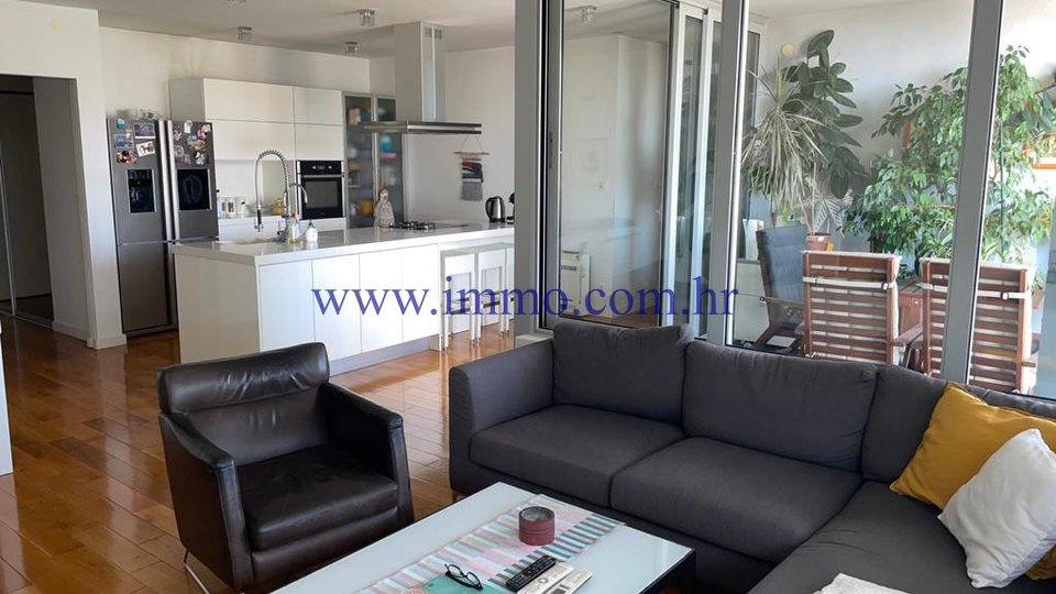 EXCLUSIVE! LUXURY APARTMENT NEAR THE SEA