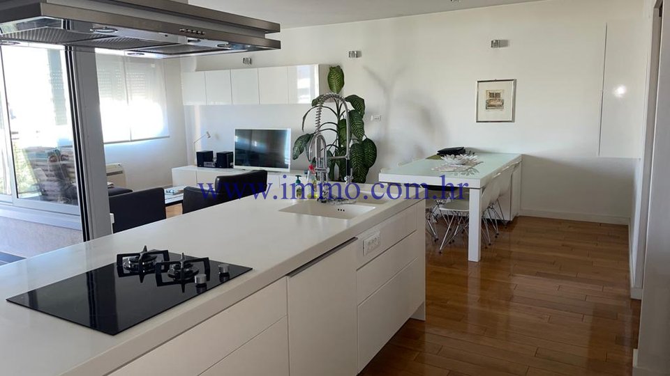 EXCLUSIVE! LUXURY APARTMENT NEAR THE SEA