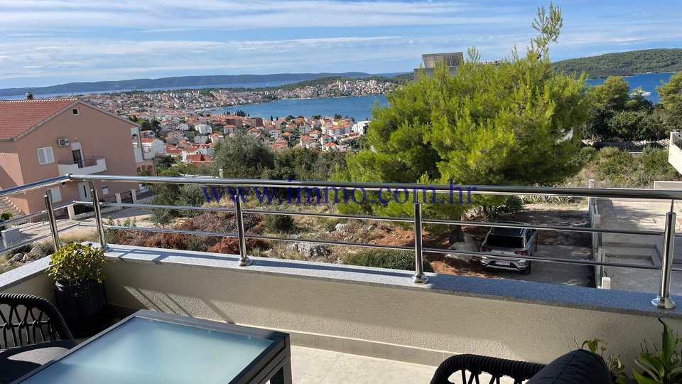 PENTHOUSE WITH PANORAMIC SEA VIEW