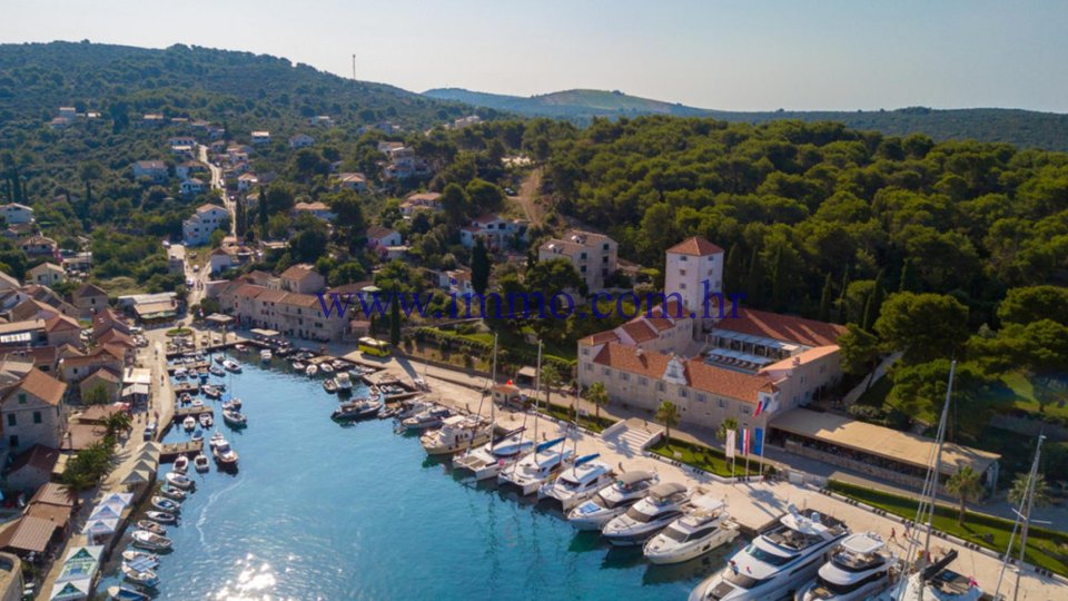 OTOK ŠOLTA, INVESTICIJSKA PRILIKA!! GRAĐEVNO ZEMLJIŠTE SA PROJEKTOM IZGRADNJE LUKSUZNE VILLE