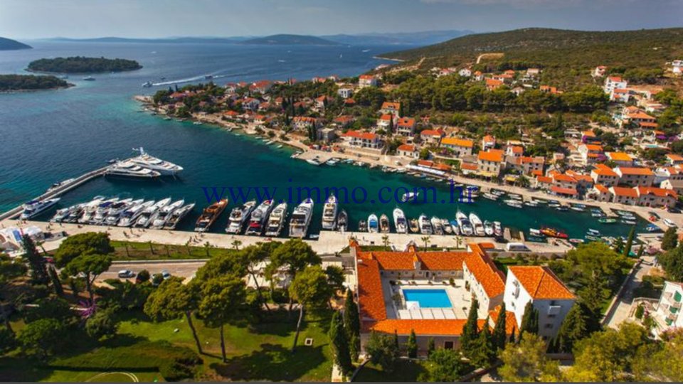 OTOK ŠOLTA, INVESTICIJSKA PRILIKA!! GRAĐEVNO ZEMLJIŠTE SA PROJEKTOM IZGRADNJE LUKSUZNE VILLE