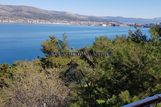ČIOVO, COMFORTABLE 2-BEDROOM APARTMENT WITH GORGEOUS SEA VIEWS